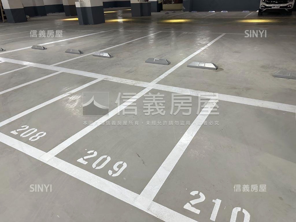 專任全新鴻廣絵青三房車位房屋室內格局與周邊環境