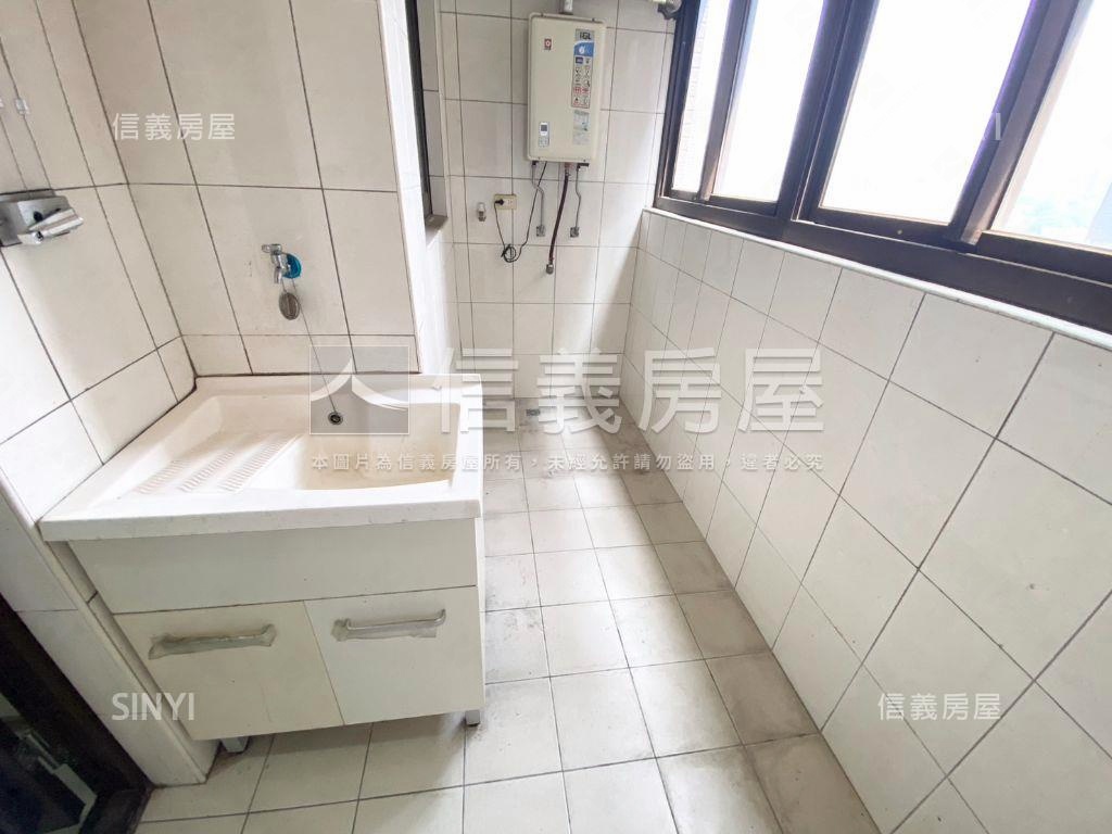 新光重劃區四房雙平車房屋室內格局與周邊環境