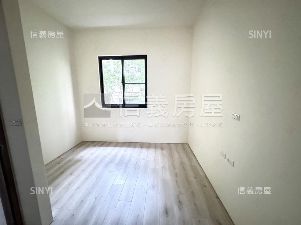 縣府厚居Ｃ２房平面車位房屋室內格局與周邊環境