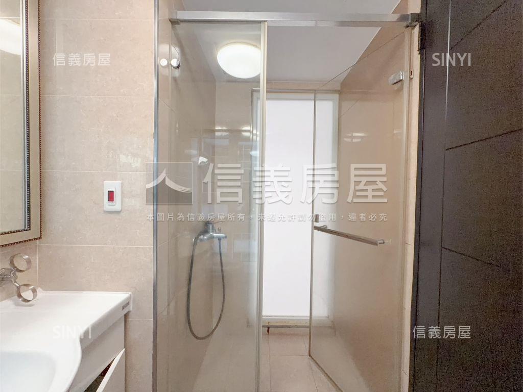專任甲山林稀有套房房屋室內格局與周邊環境