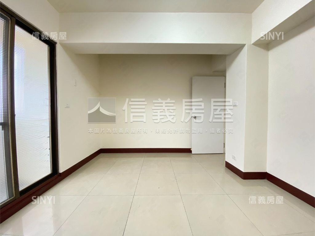 超商旁視野戶三房平車房屋室內格局與周邊環境