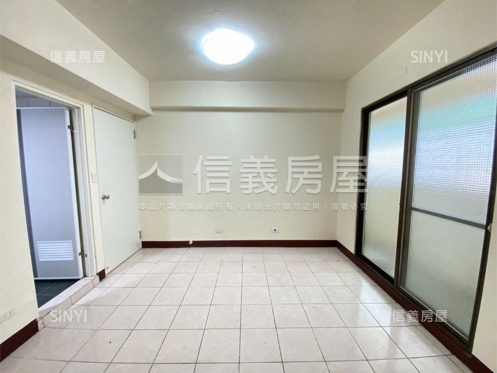 超商旁視野戶三房平車房屋室內格局與周邊環境