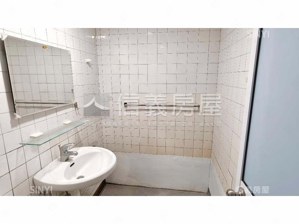 前鎮鎮東小資公寓一樓房屋室內格局與周邊環境