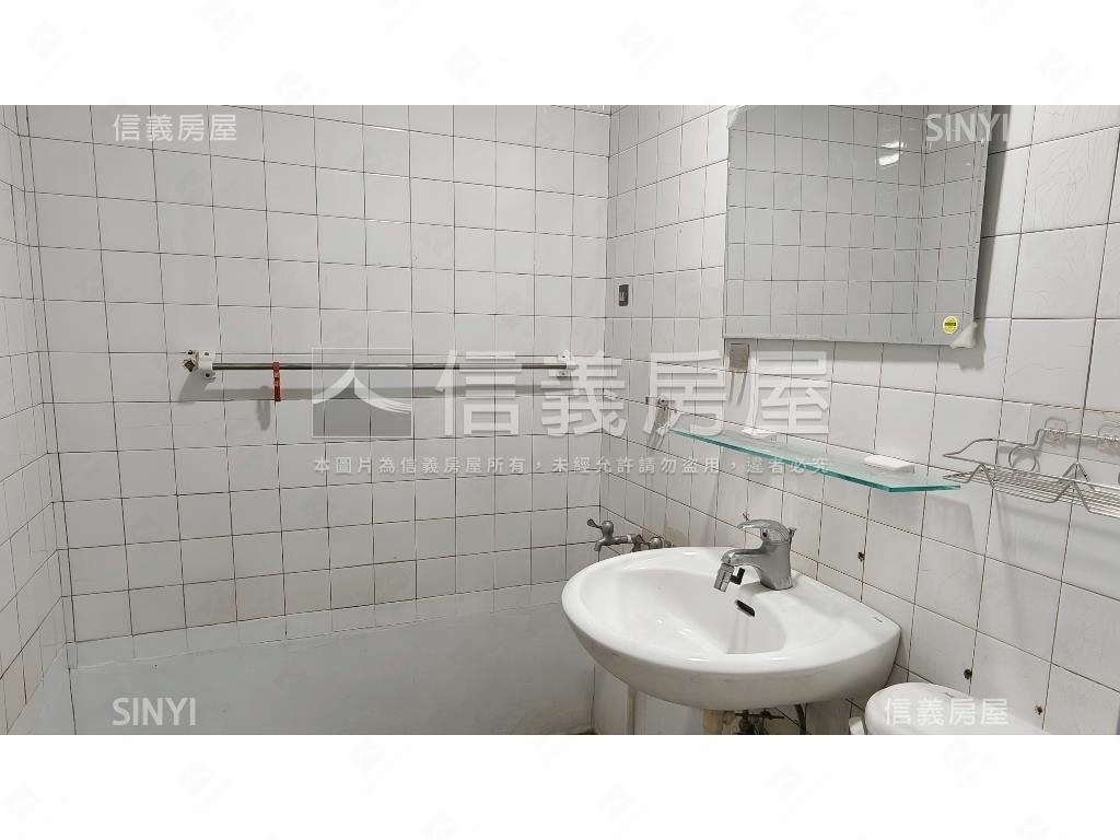 前鎮鎮東小資公寓一樓房屋室內格局與周邊環境