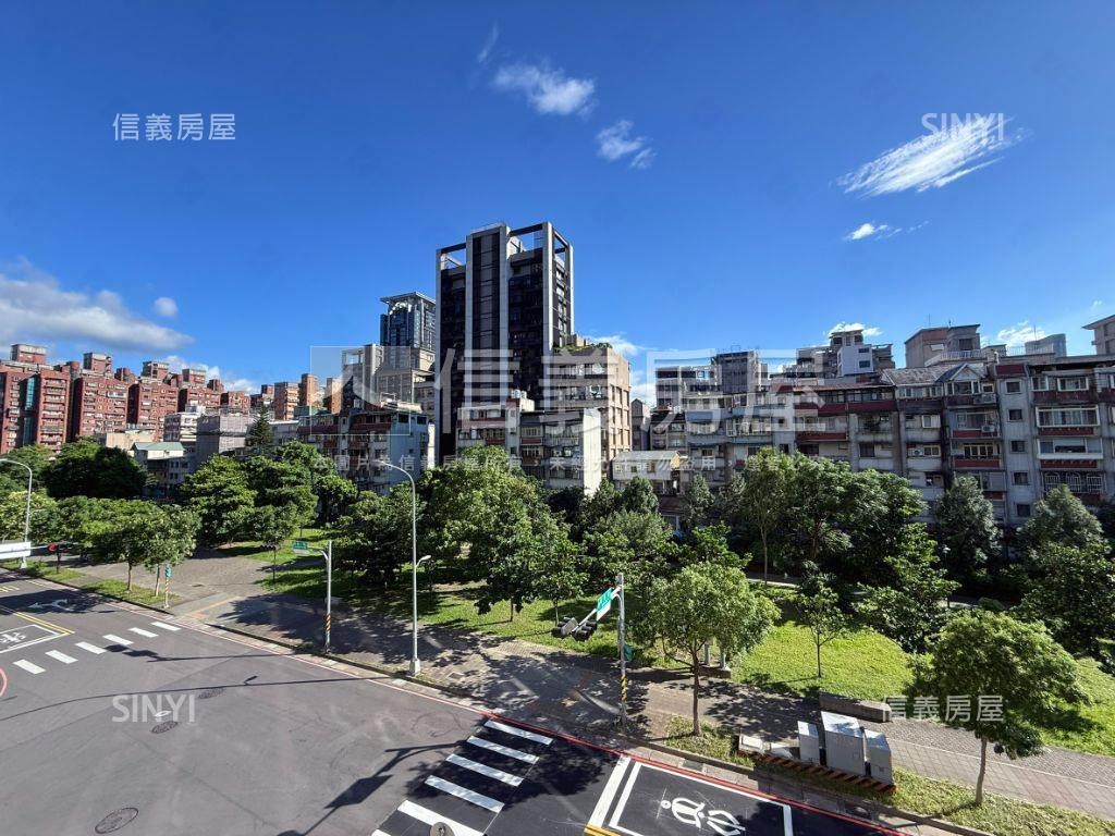 泉泓沐風３房●正面公園房屋室內格局與周邊環境