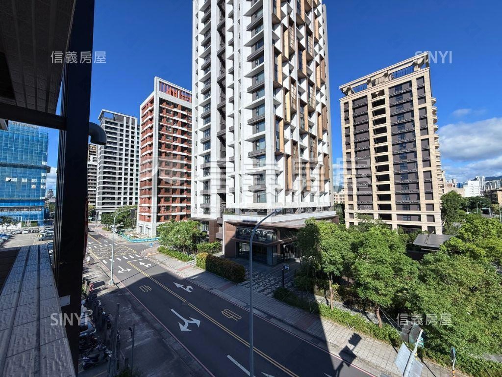 泉泓沐風３房●正面公園房屋室內格局與周邊環境