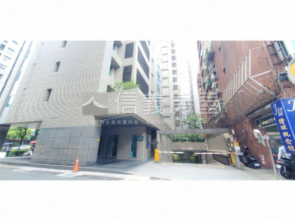 麒園坡平車位房屋室內格局與周邊環境