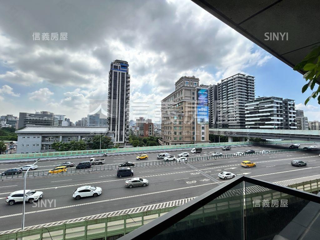 忠孝新生鋼骨三房豪邸車位房屋室內格局與周邊環境