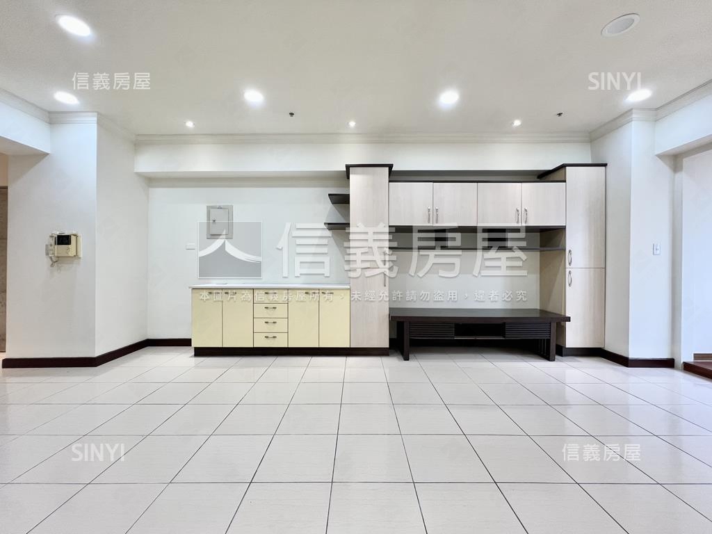 貿商社區精美高樓三房房屋室內格局與周邊環境