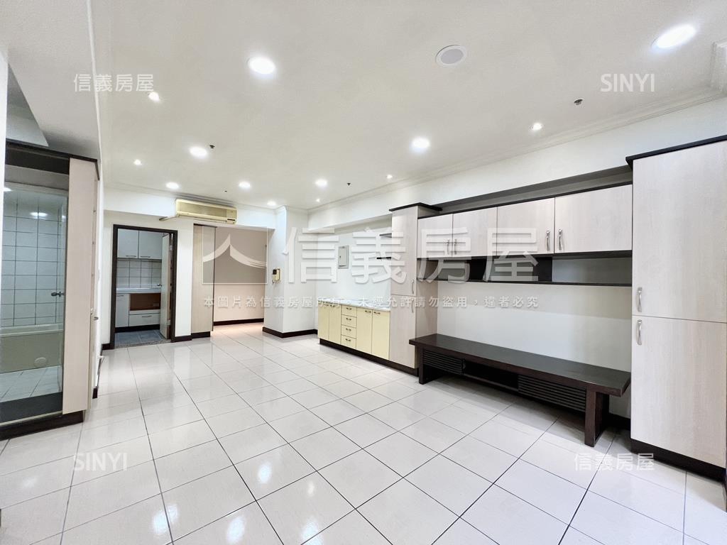 貿商社區精美高樓三房房屋室內格局與周邊環境