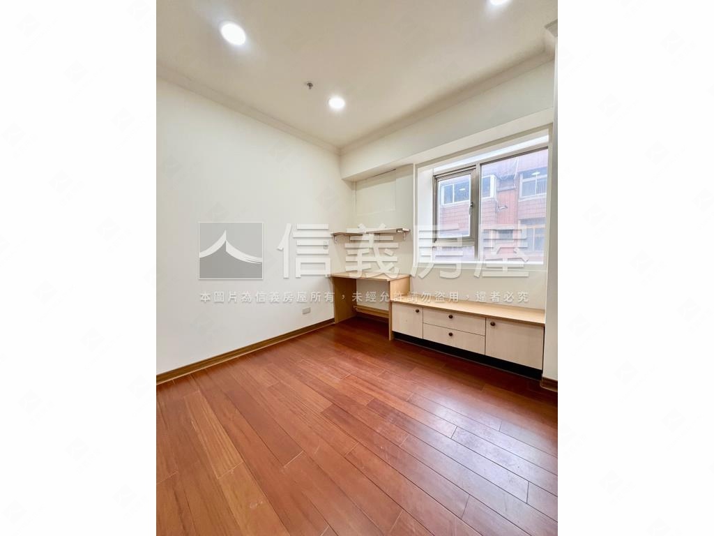 貿商社區精美高樓三房房屋室內格局與周邊環境