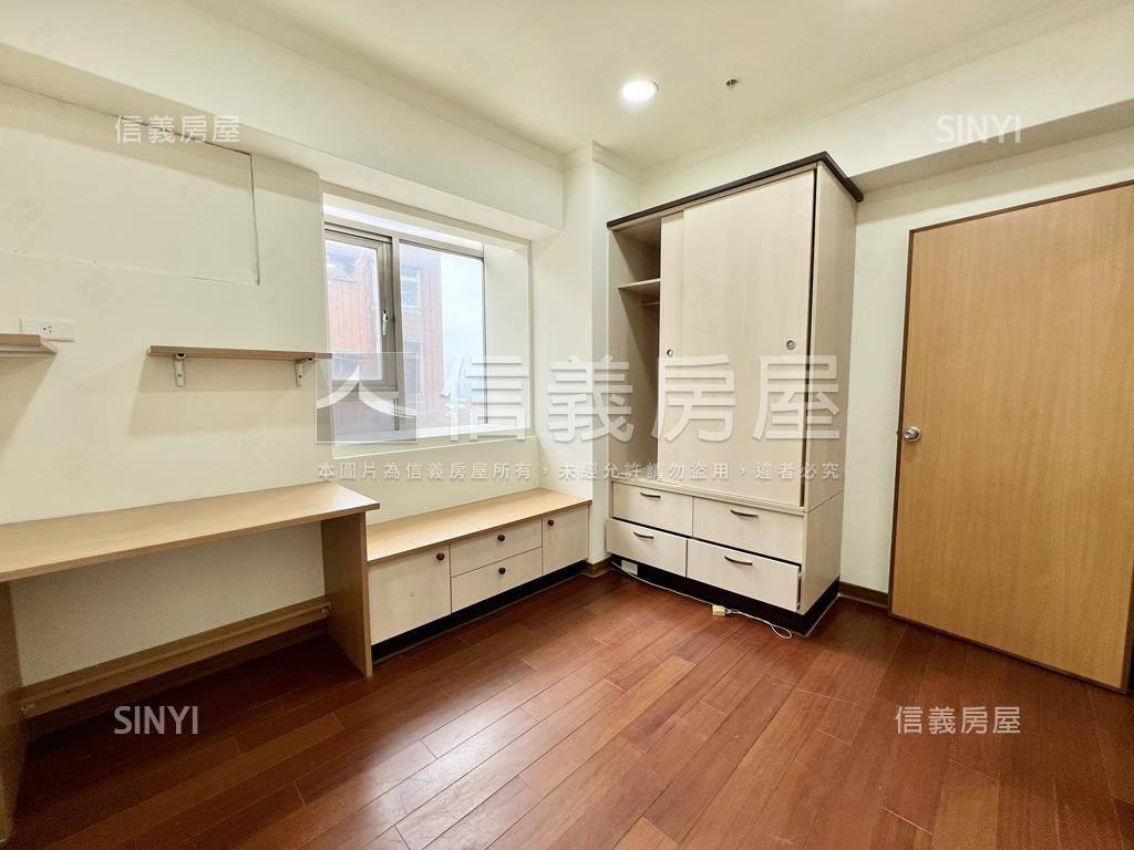 貿商社區精美高樓三房房屋室內格局與周邊環境