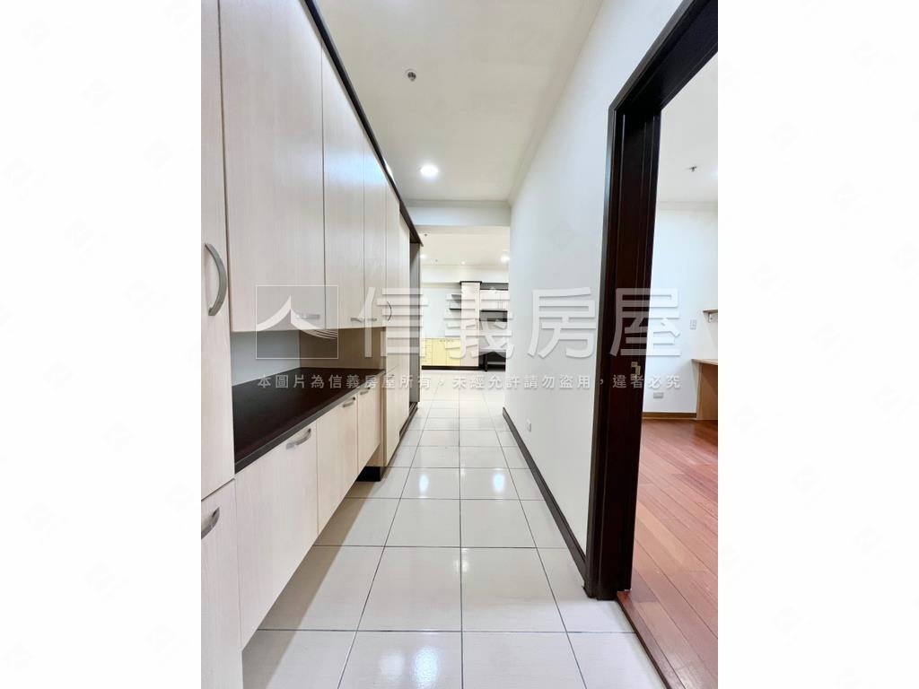 貿商社區精美高樓三房房屋室內格局與周邊環境