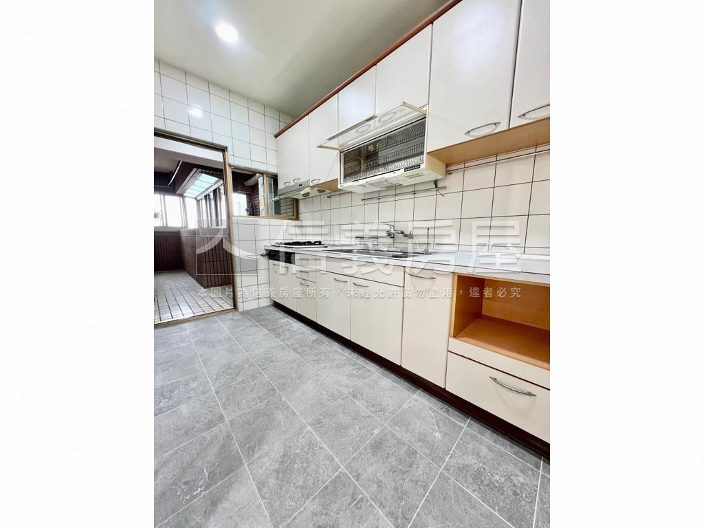 貿商社區精美高樓三房房屋室內格局與周邊環境