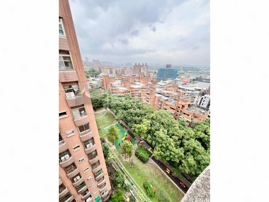 貿商社區精美高樓三房房屋室內格局與周邊環境