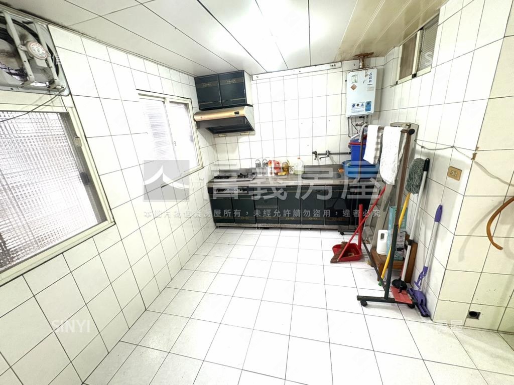 中港三街四樓方正採光好屋房屋室內格局與周邊環境