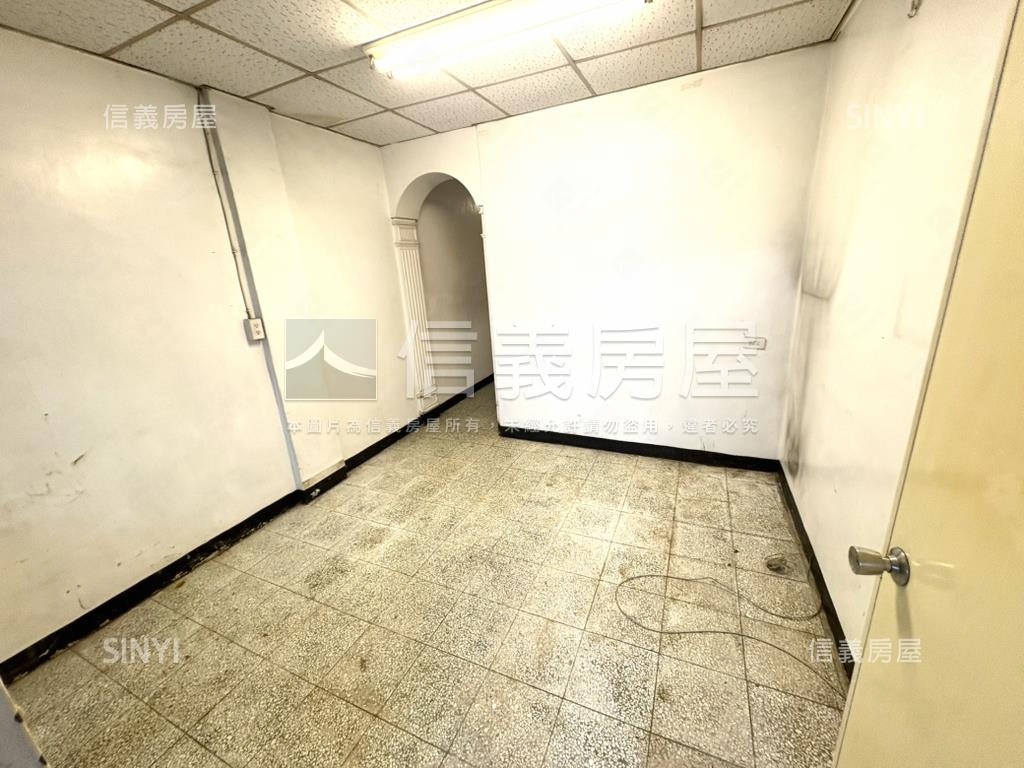 中港三街四樓方正採光好屋房屋室內格局與周邊環境