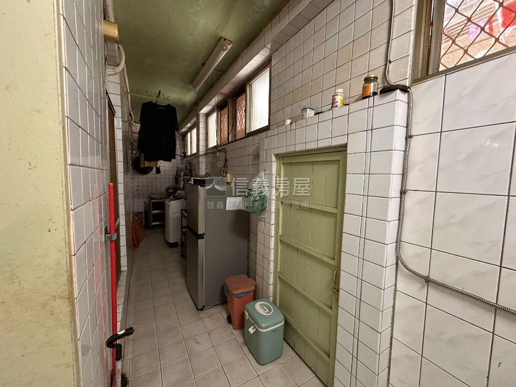 新東街面寬優質一樓房屋室內格局與周邊環境