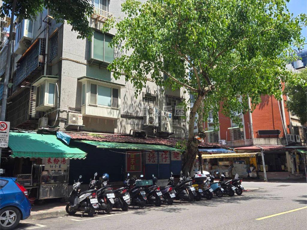 新東街面寬優質一樓房屋室內格局與周邊環境