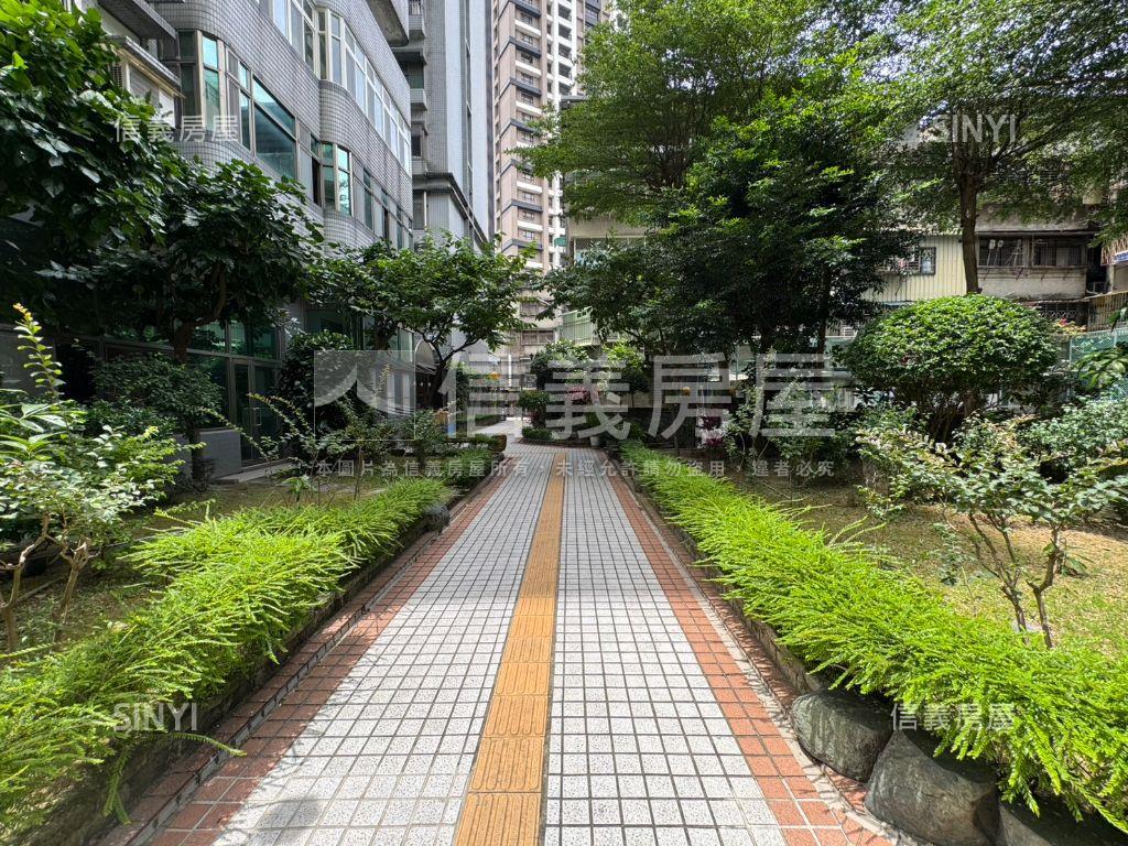 景安雙捷運大四房平面車位房屋室內格局與周邊環境