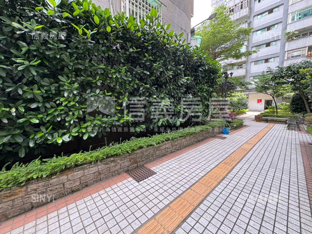 景安雙捷運大四房平面車位房屋室內格局與周邊環境