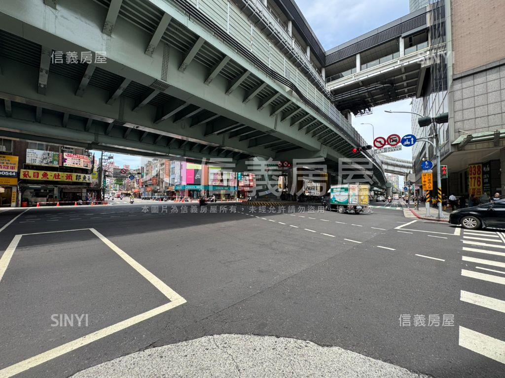 景安雙捷運大四房平面車位房屋室內格局與周邊環境