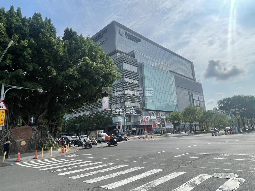 平實艾美兩房平車（２）房屋室內格局與周邊環境