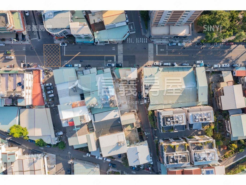 東區住二＋住一大面寬美地房屋室內格局與周邊環境