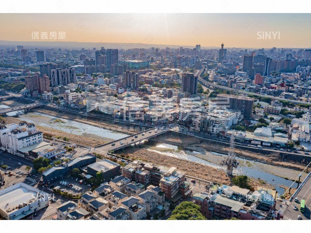 東區住二＋住一大面寬美地房屋室內格局與周邊環境