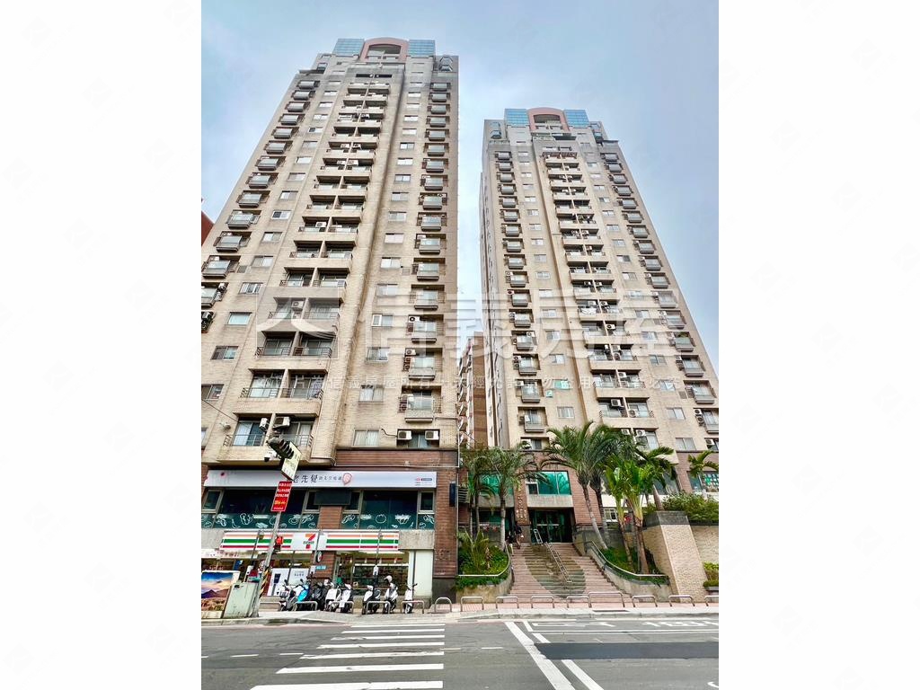 聖塔稀有露臺戶釋出房屋室內格局與周邊環境