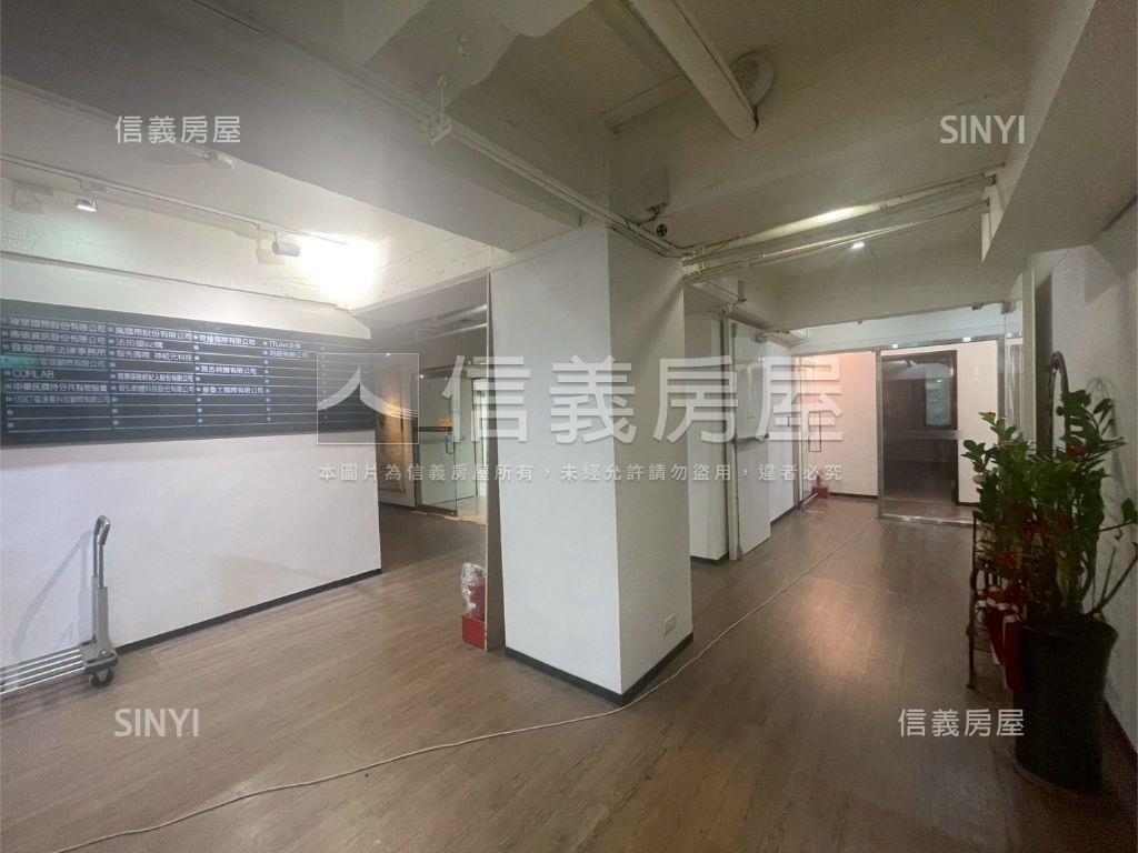 近大巨蛋對面百坪辦公二樓房屋室內格局與周邊環境