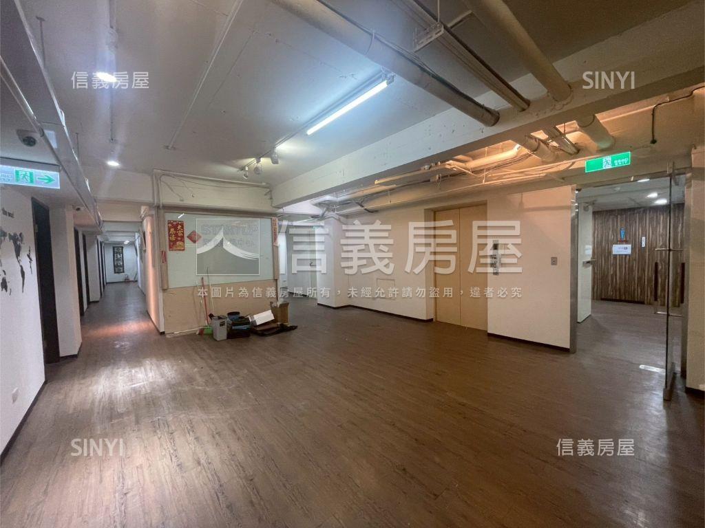 近大巨蛋對面百坪辦公二樓房屋室內格局與周邊環境