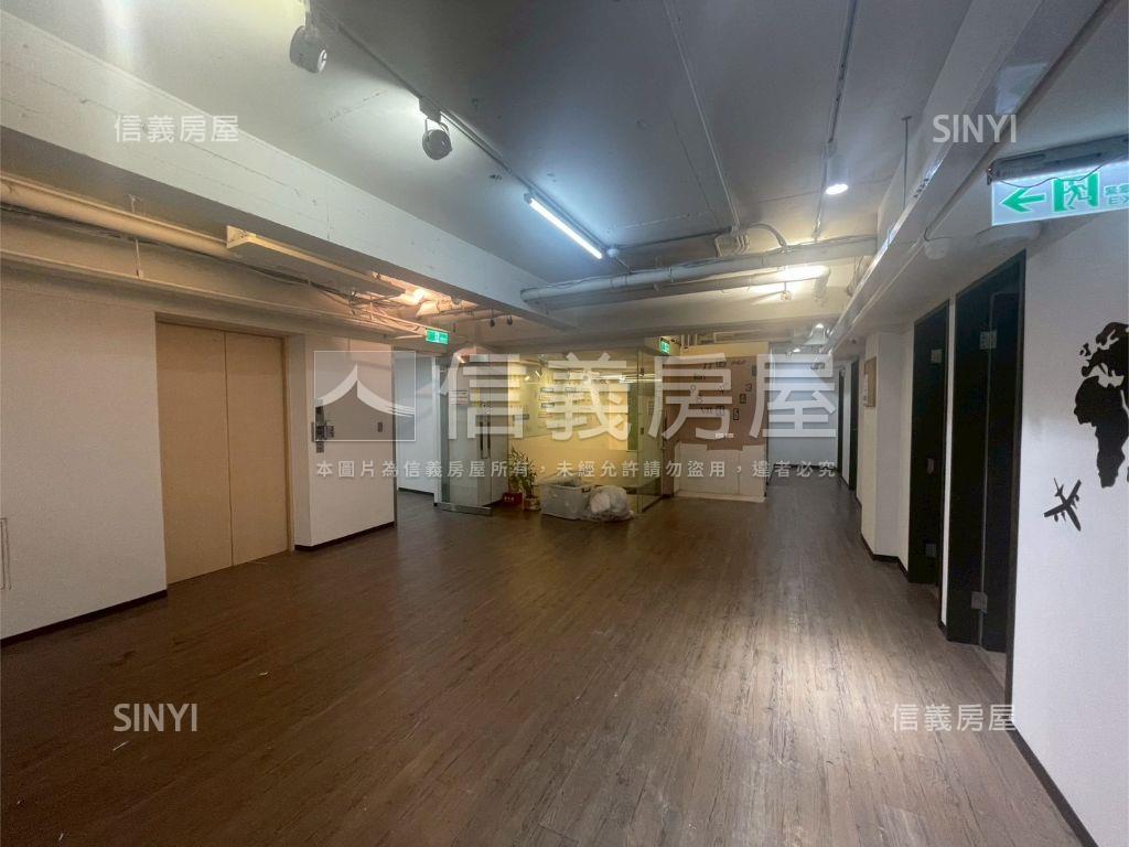 近大巨蛋對面百坪辦公二樓房屋室內格局與周邊環境