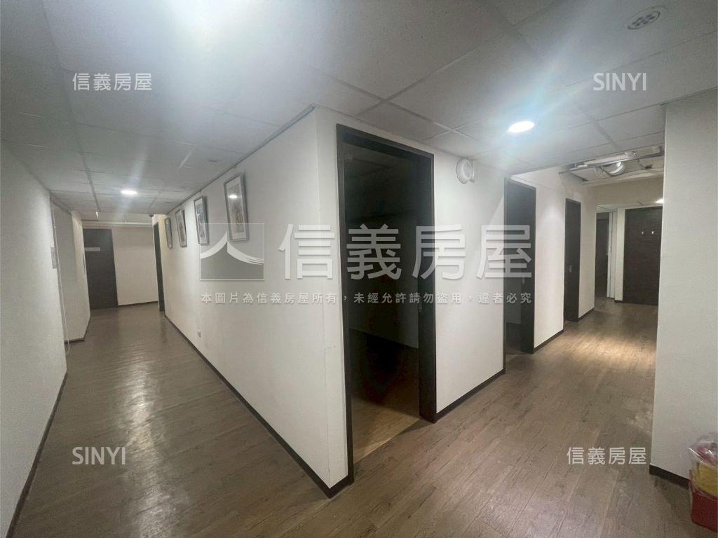 近大巨蛋對面百坪辦公二樓房屋室內格局與周邊環境