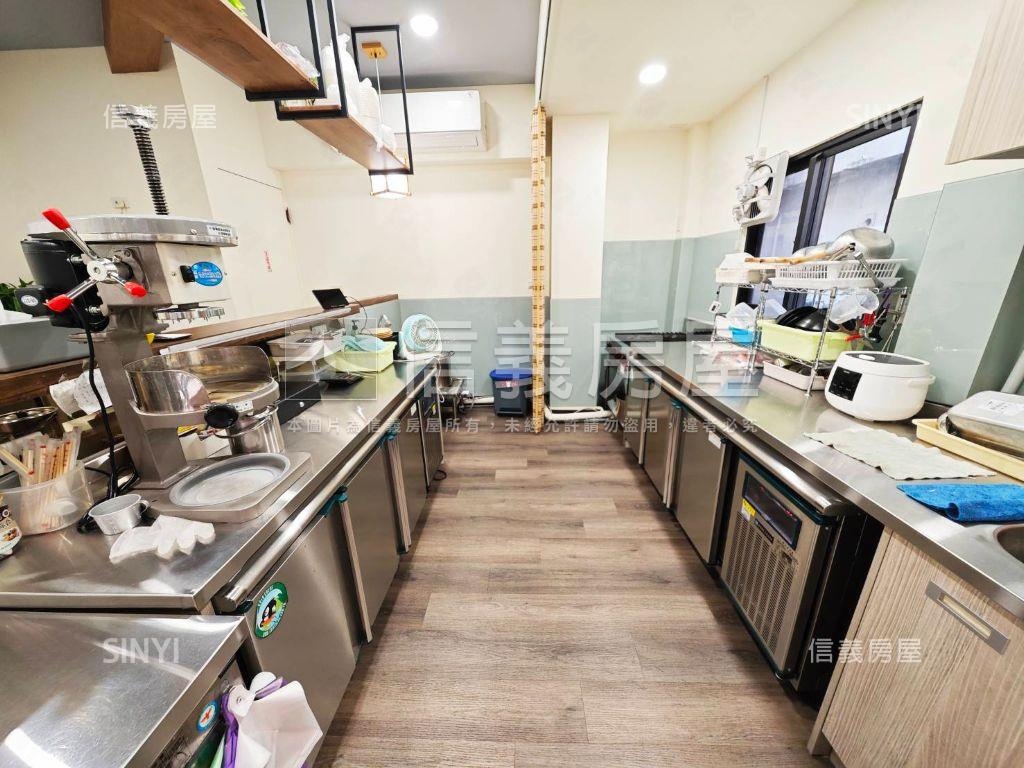 台南文化中心角窗店面房屋室內格局與周邊環境