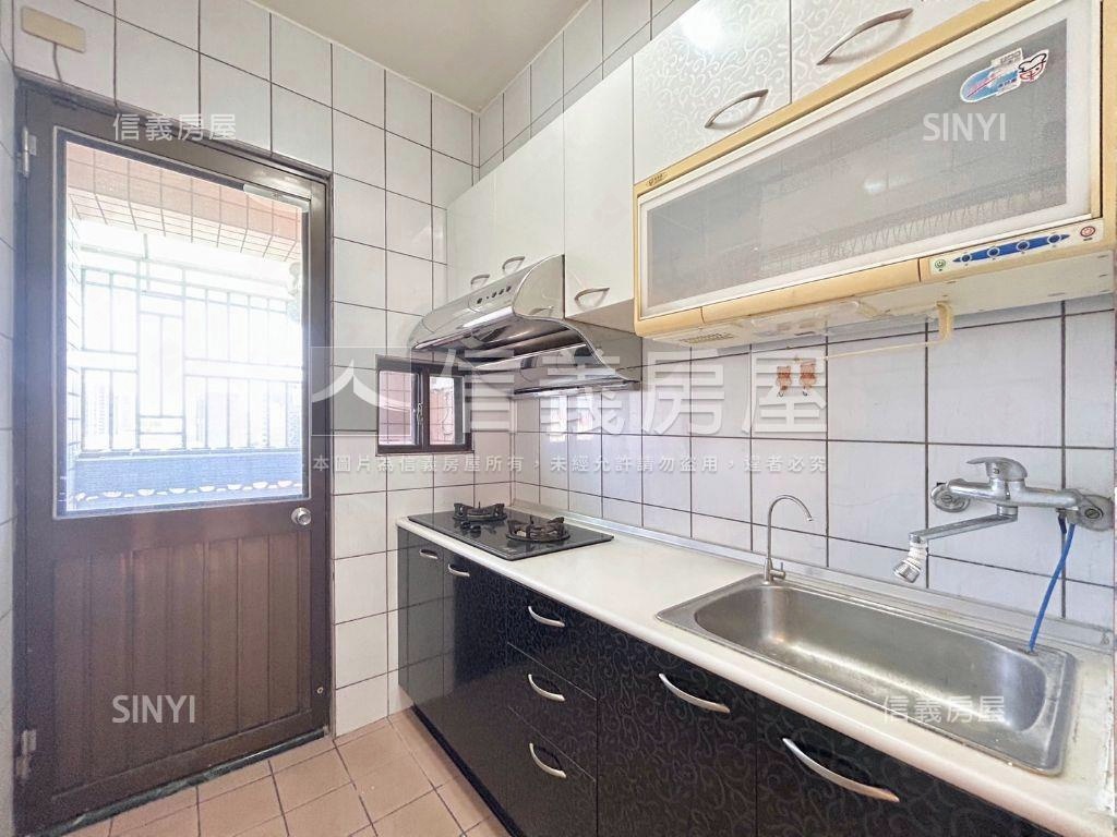 市區視野三房車位房屋室內格局與周邊環境