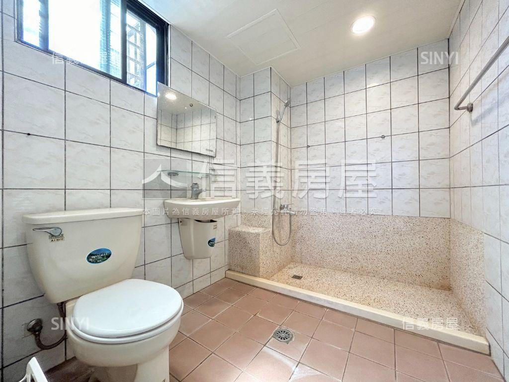 市區視野三房車位房屋室內格局與周邊環境