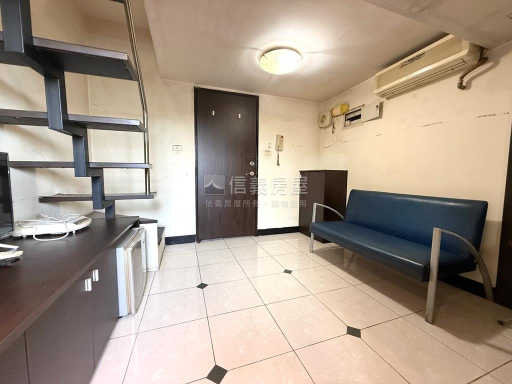 楠梓低總價收租套房房屋室內格局與周邊環境