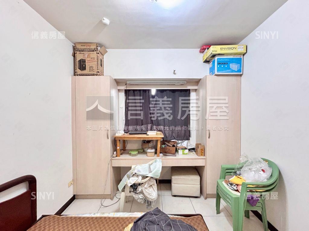 近Ａ９捷運三居一城繁華房屋室內格局與周邊環境