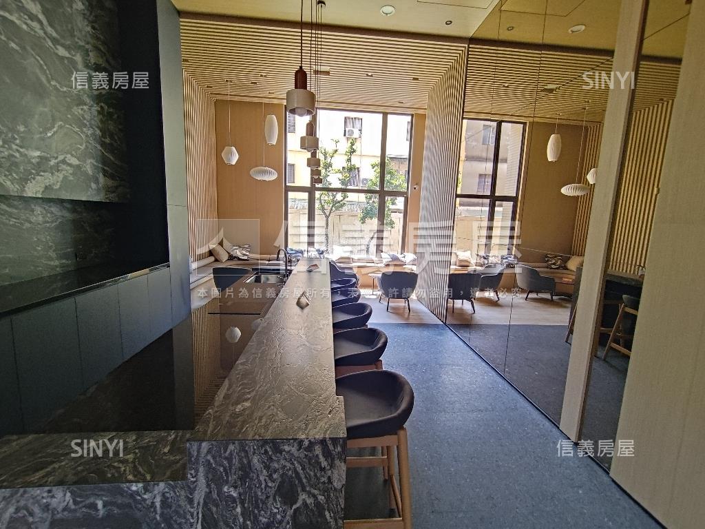 近鳳山車站精美美宅平車房屋室內格局與周邊環境