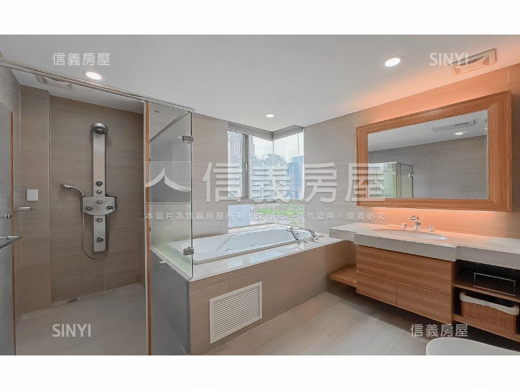 知名※天璽二歌劇院景豪邸房屋室內格局與周邊環境