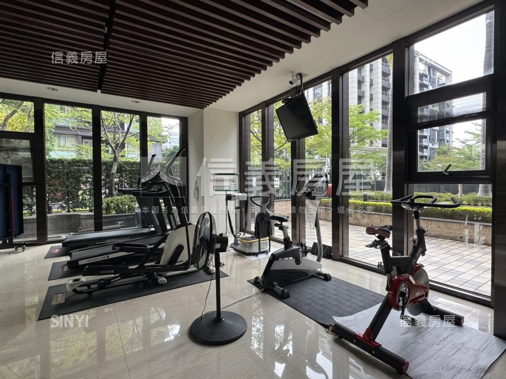 名人賞高樓美邸房屋室內格局與周邊環境