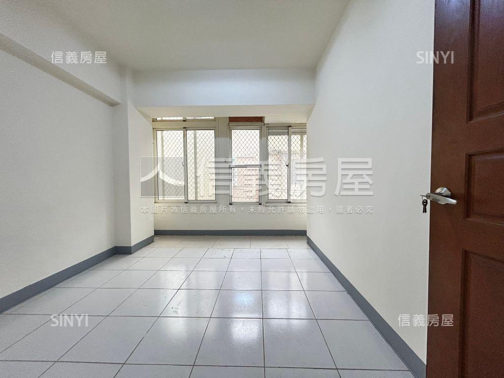 近大買家５房附車位房屋室內格局與周邊環境