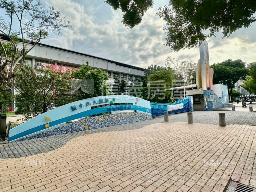 近大買家５房附車位房屋室內格局與周邊環境