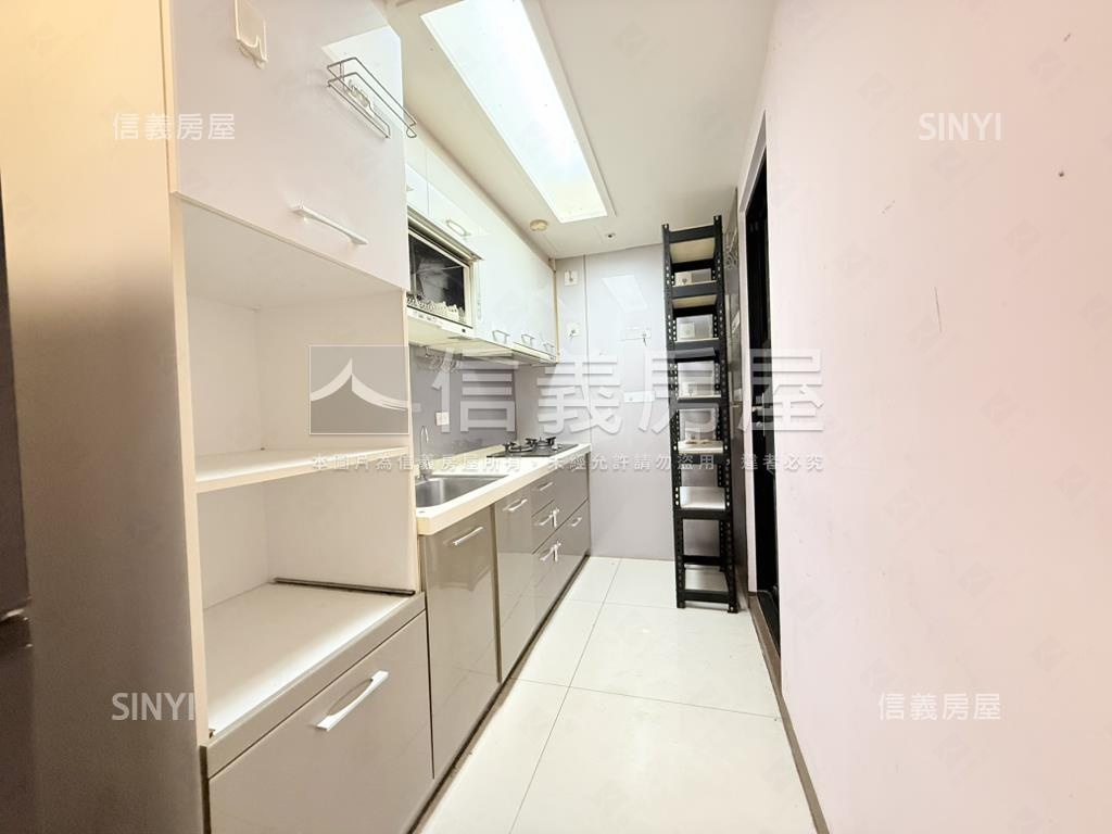 近文山景觀亮美四房平車房屋室內格局與周邊環境