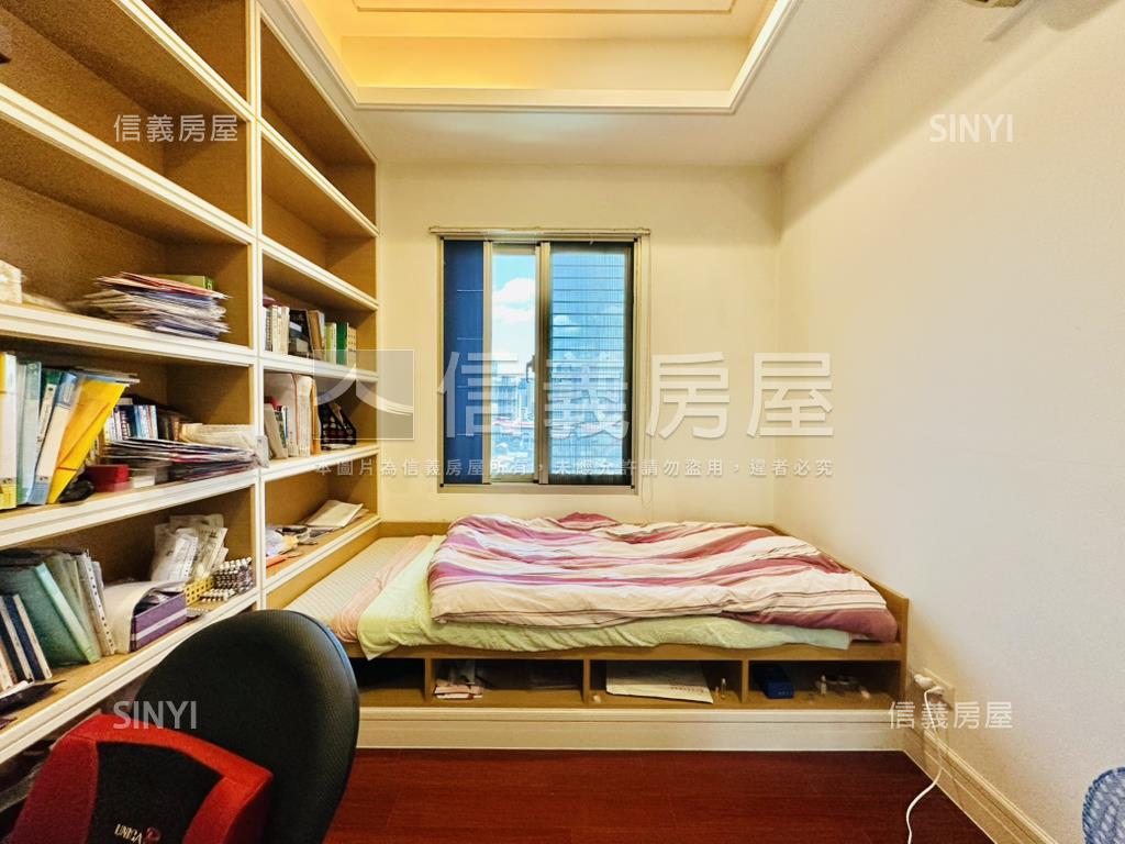 金富天下四房坡平車位房屋室內格局與周邊環境