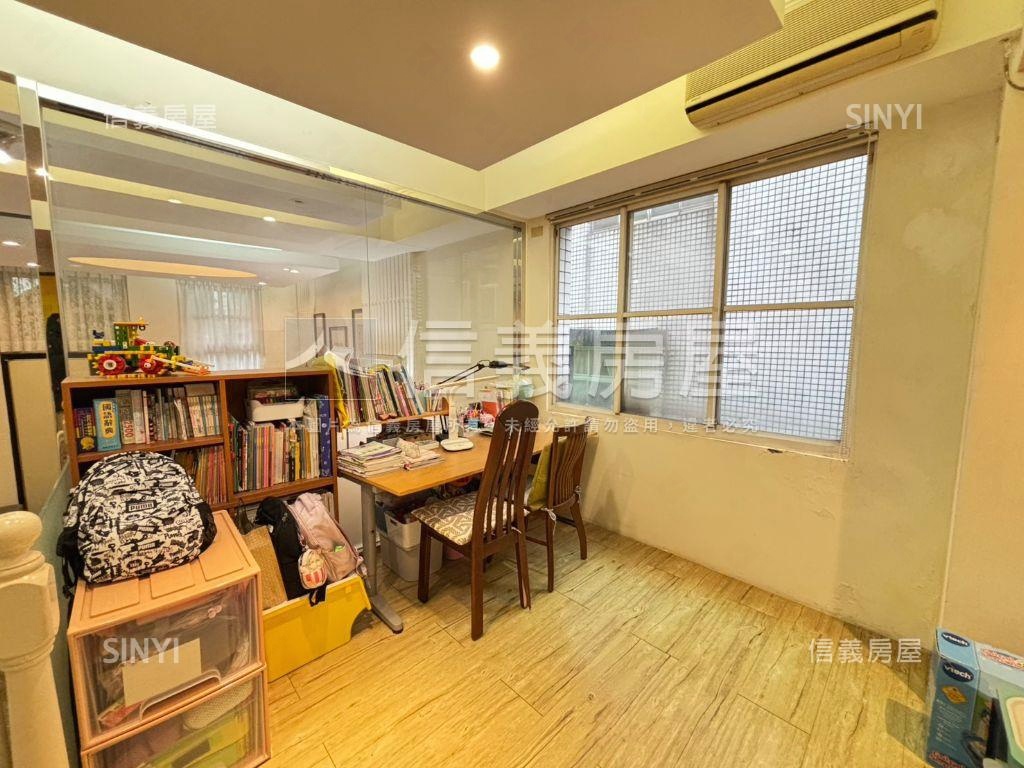 馥記山莊稀有平巷美妝透天房屋室內格局與周邊環境