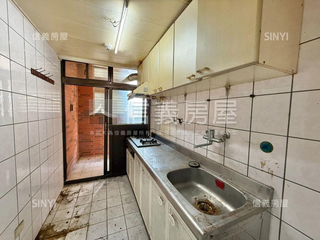 陸光國宅寬敞三房房屋室內格局與周邊環境