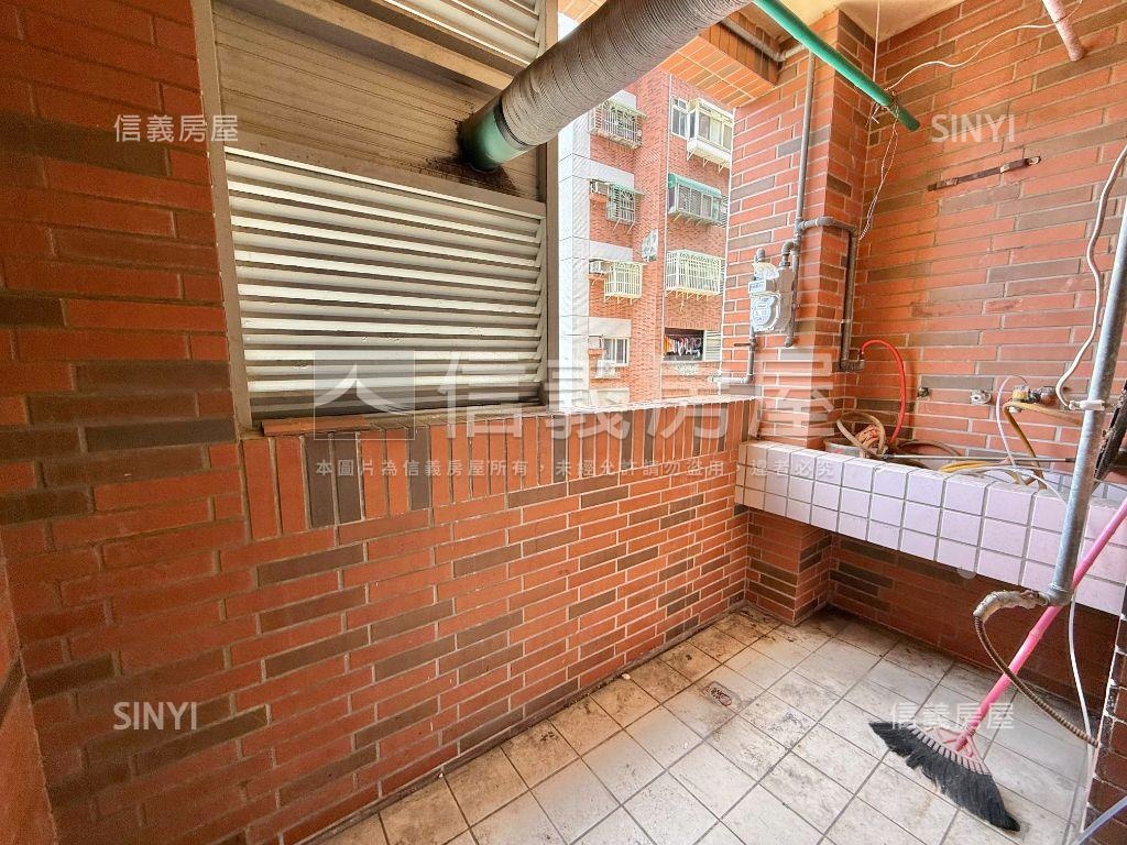陸光國宅寬敞三房房屋室內格局與周邊環境