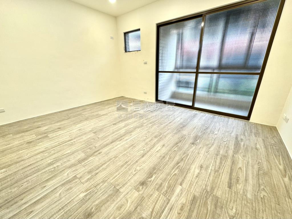 北屯精美車庫透天房屋室內格局與周邊環境